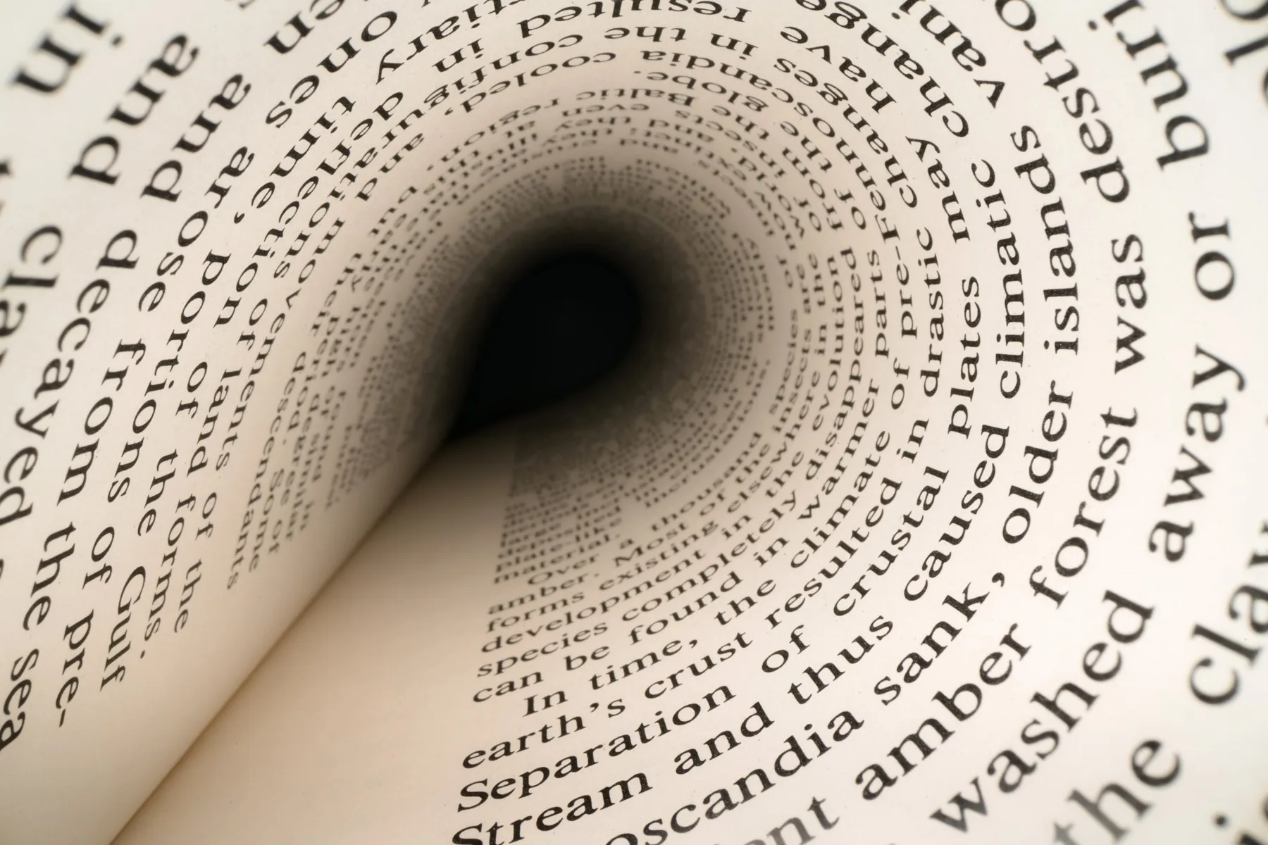Buchseiten bilden einen Tunnel aus Text